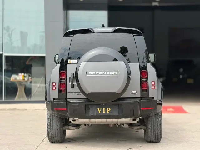 Land Rover Defender — Фото автомобиля 4