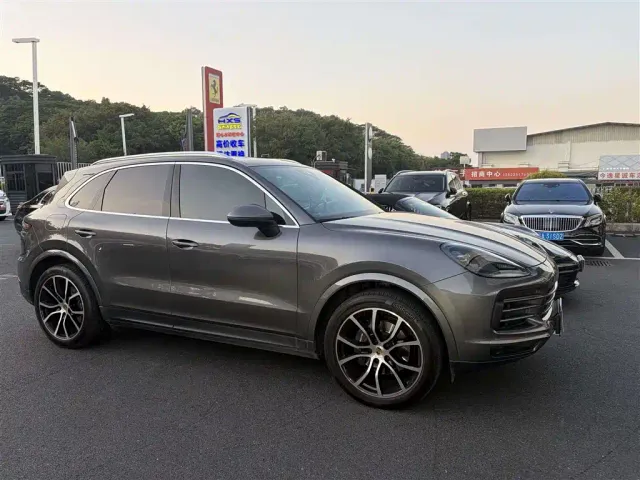 Porsche Cayenne — Фото автомобиля 2