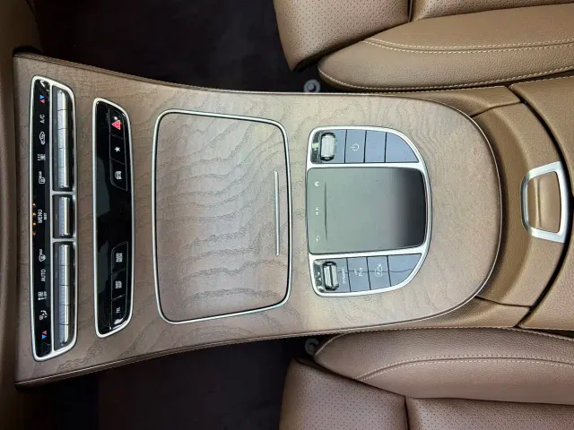 Mercedes-Benz E-Class — Фото автомобиля 14