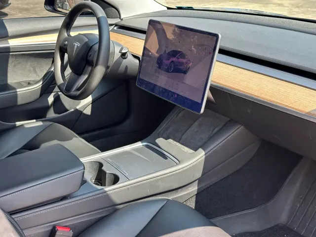 Tesla Model 3 — Фото автомобиля 11