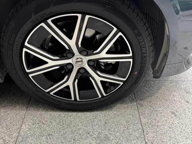 Volvo S60 — Фото автомобиля 10