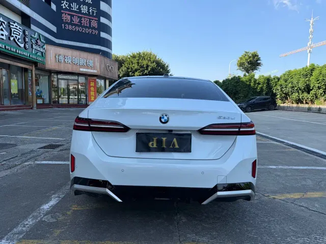 BMW 5 Series — Фото автомобиля 8