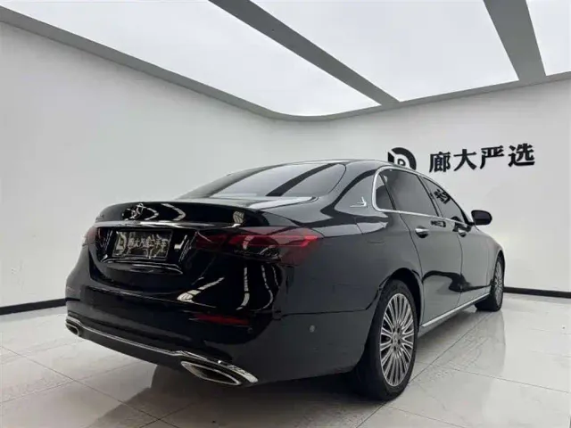Mercedes-Benz E-Class — Фото автомобиля 5