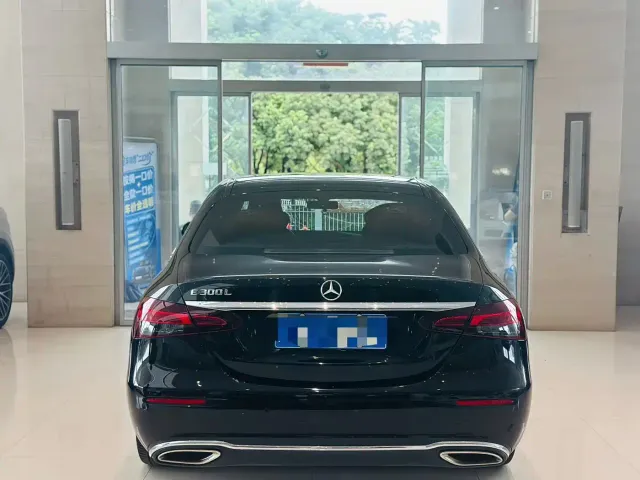 Mercedes-Benz E-Class — Фото автомобиля 8