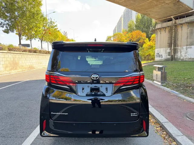 Toyota Alphard — Фото автомобиля 5