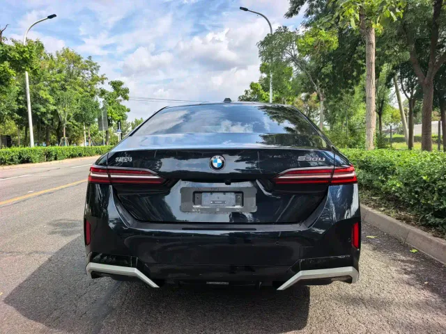BMW 5 Series — Фото автомобиля 4