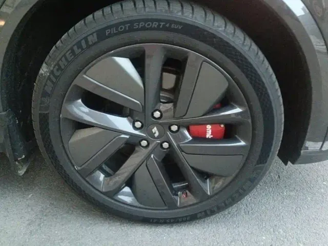 Li Auto L8 — Фото автомобиля 6