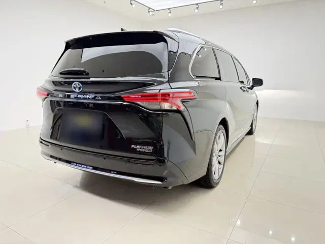 Toyota Sienna — Фото автомобиля 12