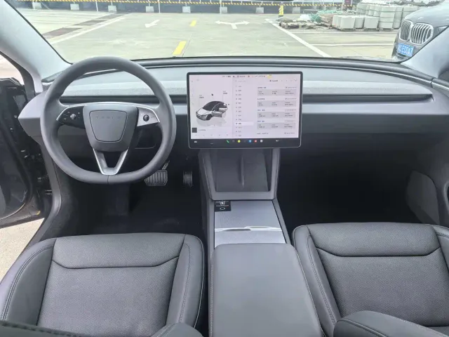 Tesla Model 3 — Фото автомобиля 8