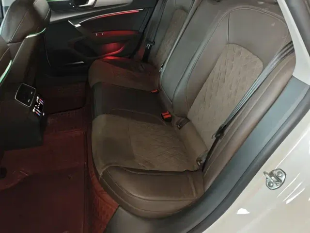 Audi A7L — Фото автомобиля 16