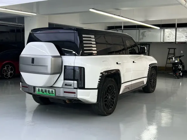 BYD U8 — Фото автомобиля 9