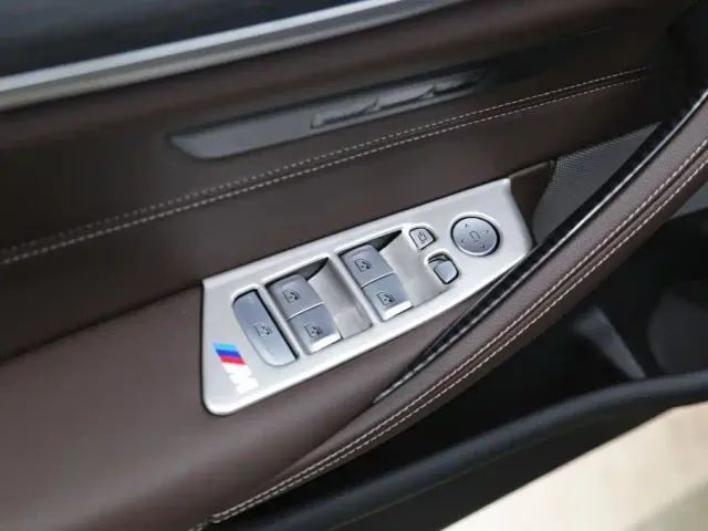 BMW 5 Series — Фото автомобиля 11