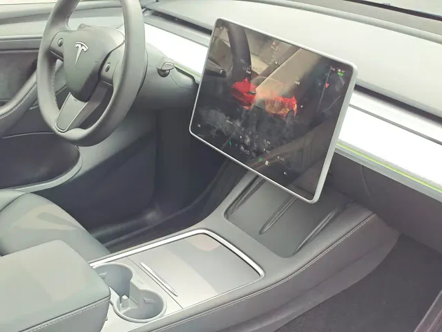 Tesla Model Y — Фото автомобиля 16