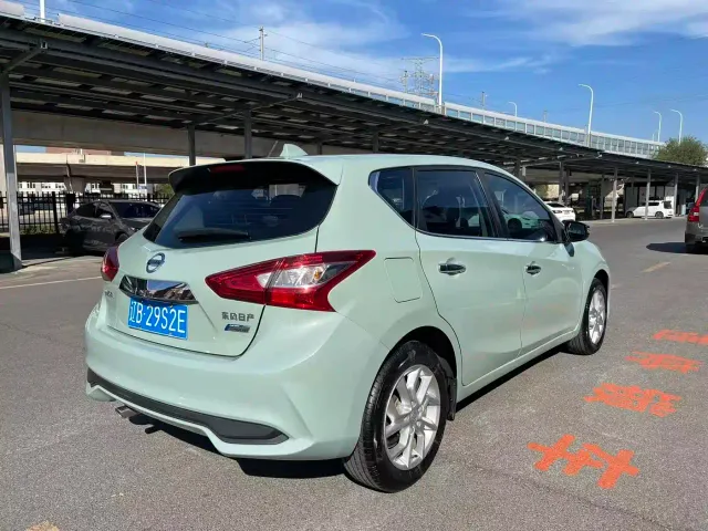 Nissan Tiida — Фото автомобиля 9