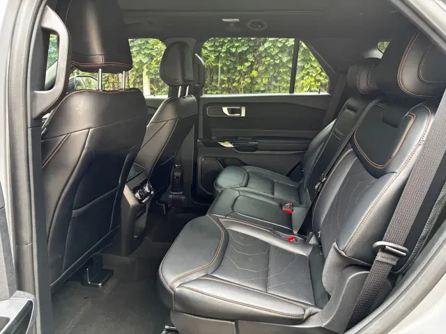 Ford Explorer — Фото автомобиля 14