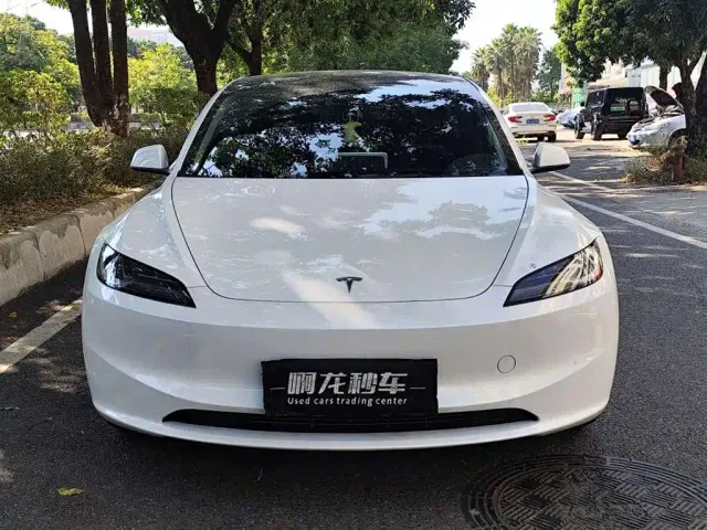 Tesla Model 3 — Фото автомобиля 2