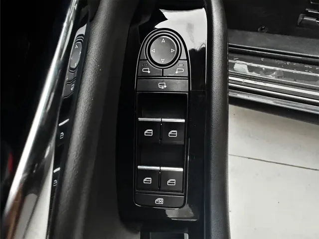 Mazda Axela — Фото автомобиля 19