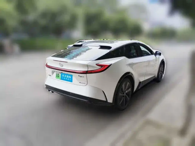 Toyota bZ5 — Фото автомобиля 2