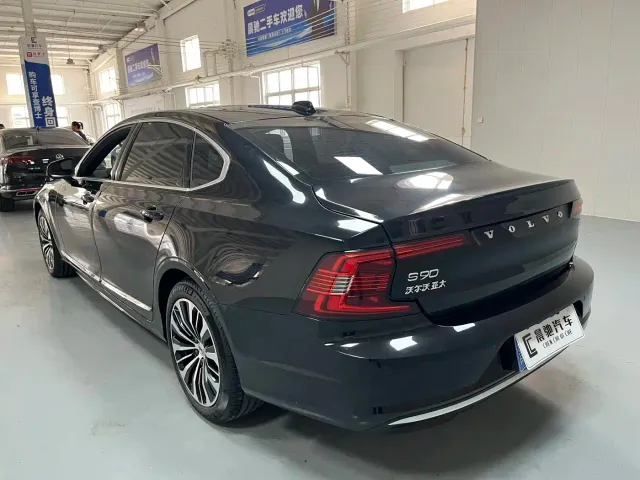 Volvo S90 — Фото автомобиля 6