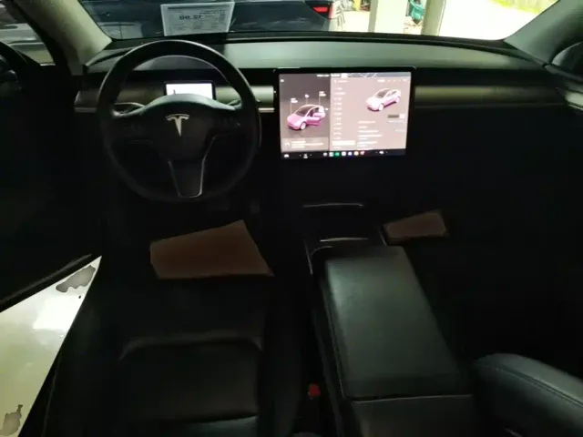Tesla Model Y — Фото автомобиля 9