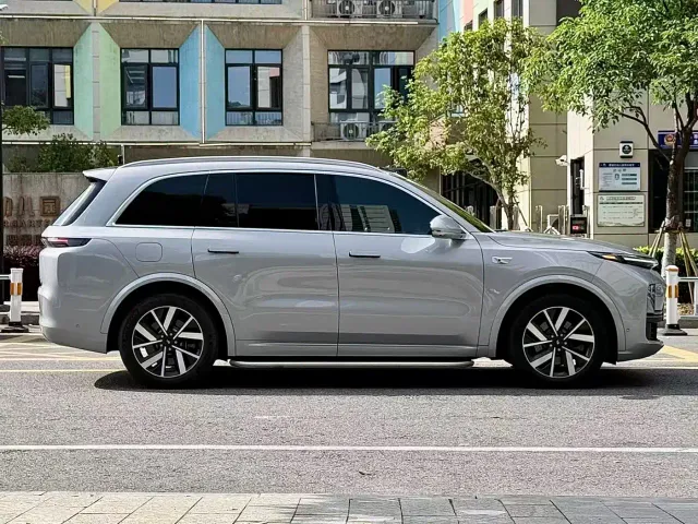 Li Auto L8 — Фото автомобиля 4