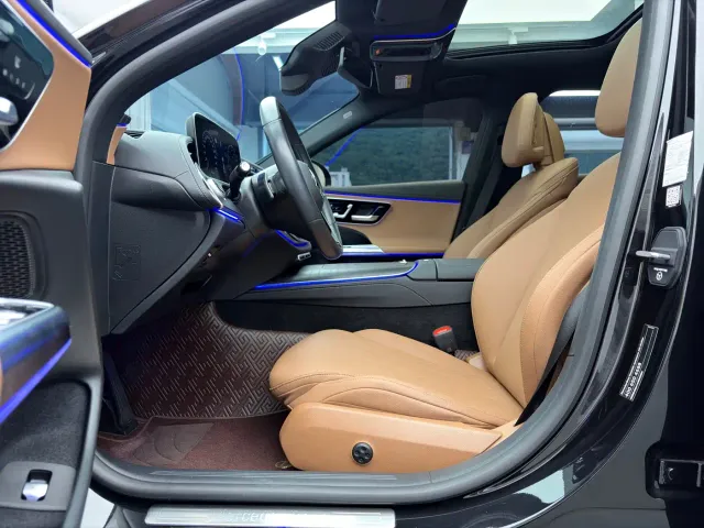 Mercedes-Benz E-Class — Фото автомобиля 12