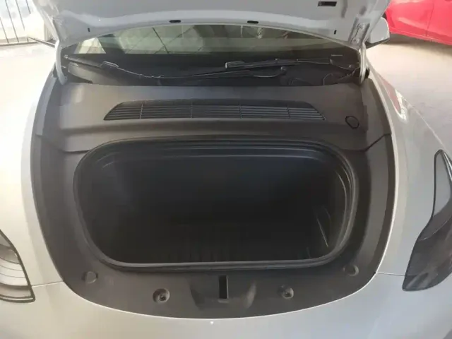 Tesla Model Y — Фото автомобиля 19