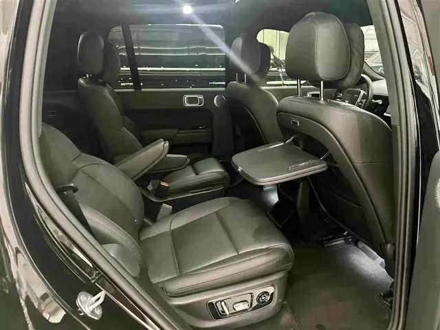 Li Auto L8 — Фото автомобиля 15