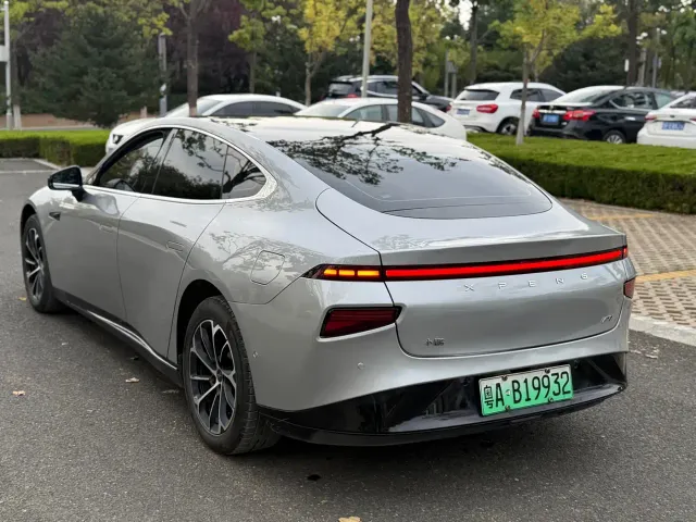 Xpeng P7 — Фото автомобиля 4