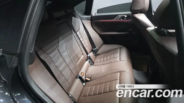 BMW i4 — Фото автомобиля 17