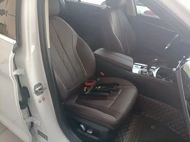 BMW 5 Series — Фото автомобиля 3