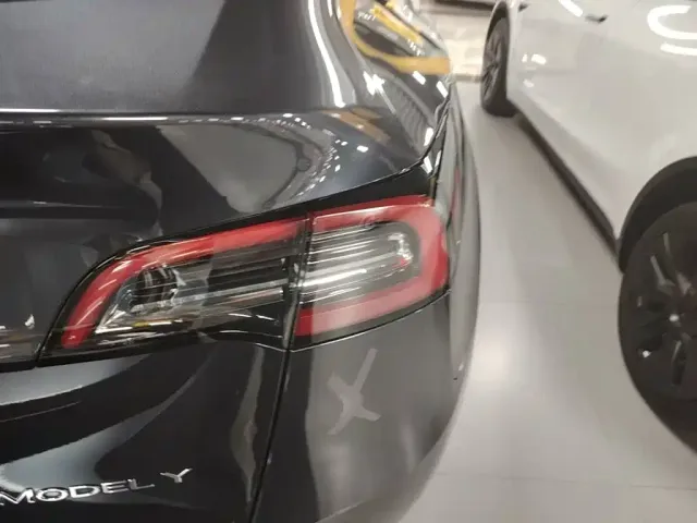 Tesla Model Y — Фото автомобиля 7