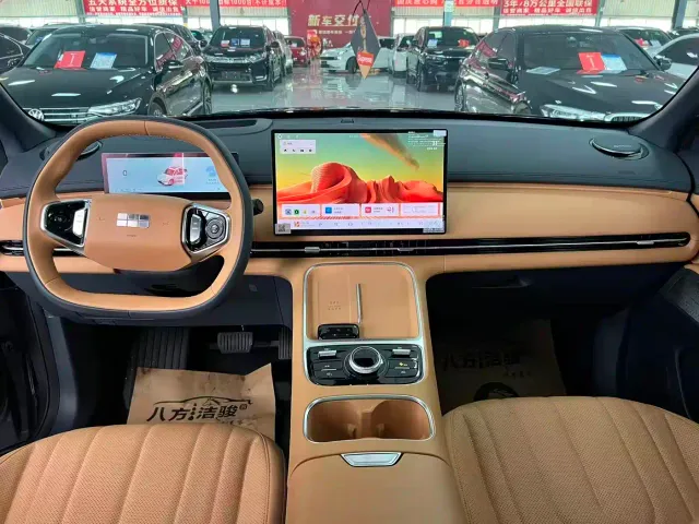 Geely Galaxy Starship 7 EM-i — Фото автомобиля 15
