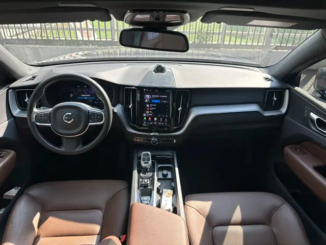 Volvo XC60 — Фото автомобиля 5