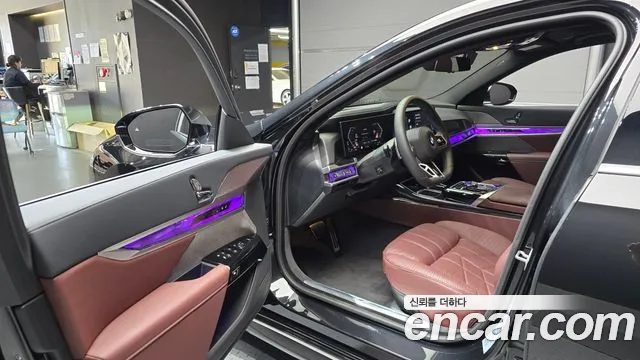BMW 7-Series 7 серия (G70) 740i xDrive M Sport — Фото автомобиля 10