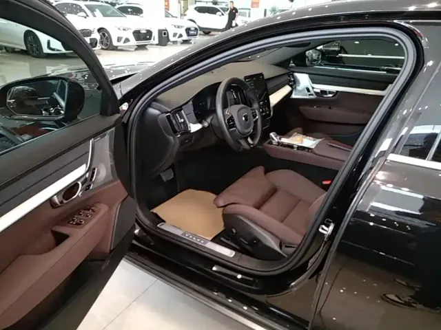Volvo S90 — Фото автомобиля 15