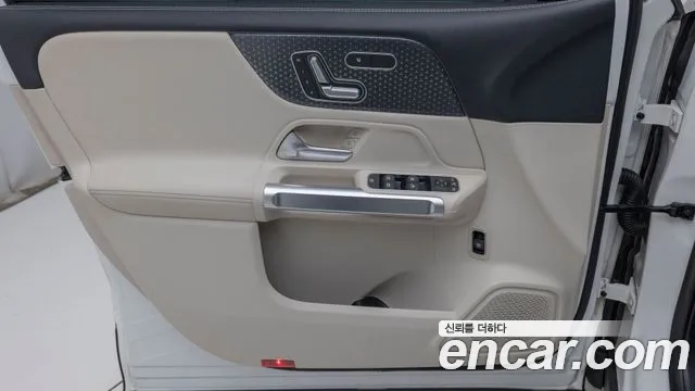 Mercedes-Benz GLB-Class — Фото автомобиля 15