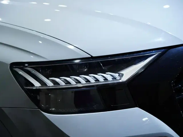 Audi RS Q8 — Фото автомобиля 10