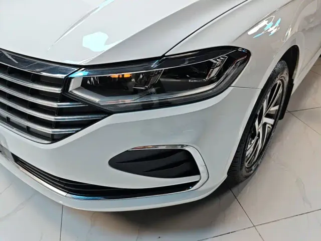 Volkswagen Lavida — Фото автомобиля 23