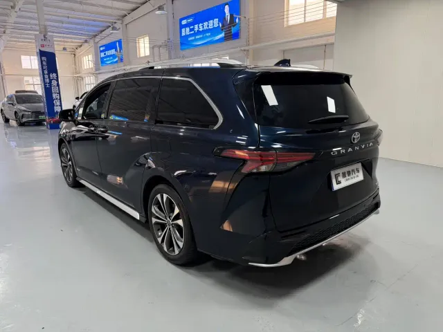 Toyota Granvia — Фото автомобиля 6