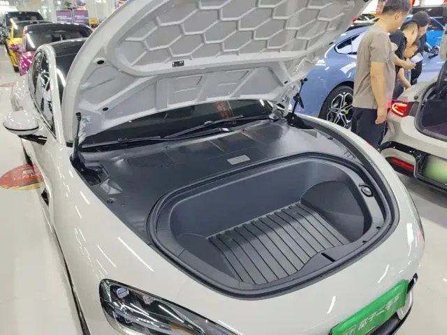 Xiaomi SU7 — Фото автомобиля 19