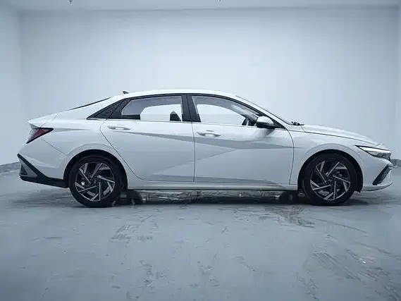Hyundai Elantra — Фото автомобиля 3