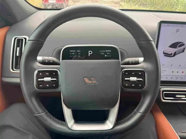 Li Auto L7 — Фото автомобиля 7