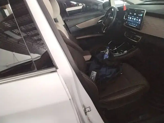 BYD Song MAX — Фото автомобиля 24