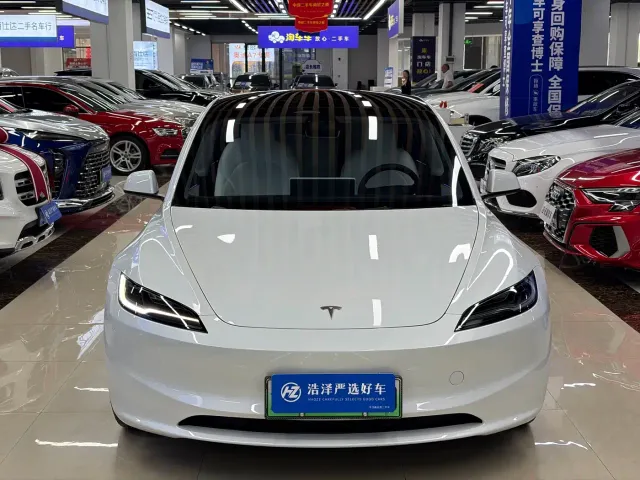 Tesla Model 3 — Фото автомобиля 2