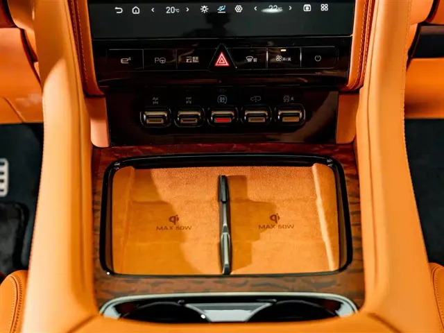 BYD U8 — Фото автомобиля 16