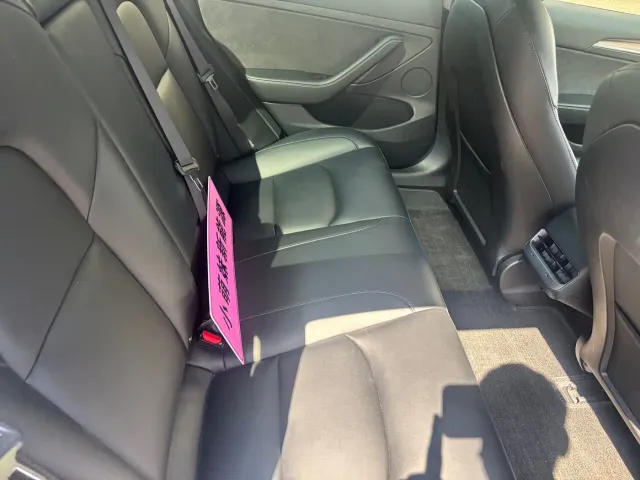 Tesla Model 3 — Фото автомобиля 14