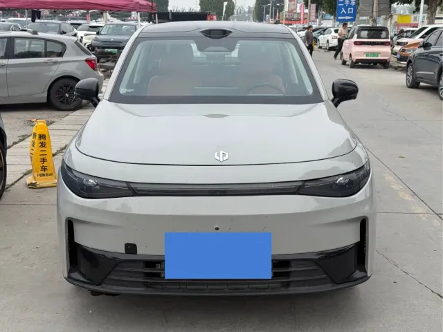 Leapmotor C10 — Фото автомобиля 2