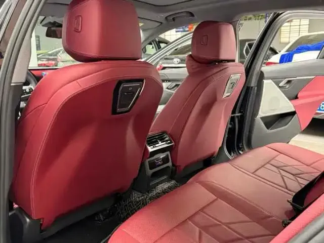 BMW i5 — Фото автомобиля 5