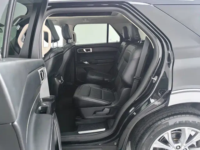 Ford Explorer — Фото автомобиля 15